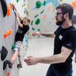 Schnuppern bei den Boulderkids