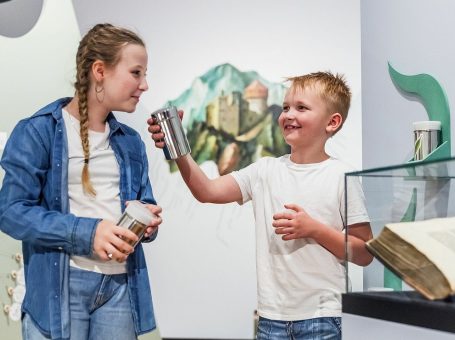 Interaktive Kinderführung „Rein ins Gemälde! Eine Zeitreise für Kinder”